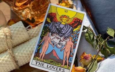 Historia, Simbolismo y Razón por la Cual el Rider-Waite es el Mazo Preferido por Profesionales