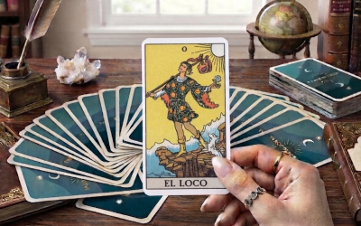El Loco del Tarot: significado profundo, simbolismo y cómo interpretar esta carta