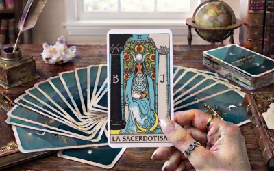 La Sacerdotisa en el Tarot: la intuición, el misterio y la sabiduría interior