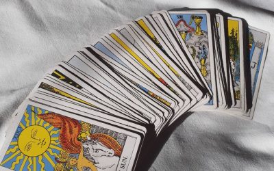 La Torre en el tarot: significado, interpretación profunda y guía espiritual para transformar el caos en evolución.