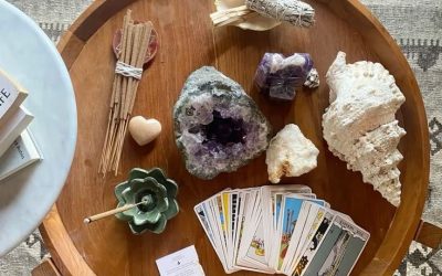 Cómo interpretar cartas invertidas en el tarot: guía completa